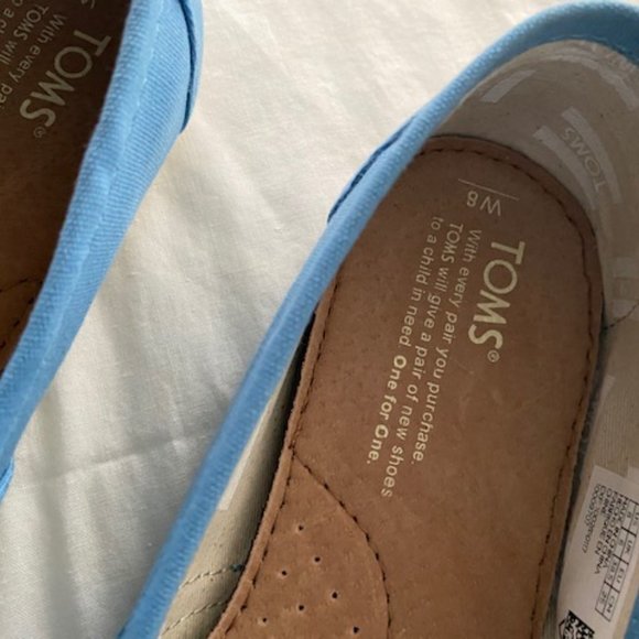 Toms - Picture 3 of 4